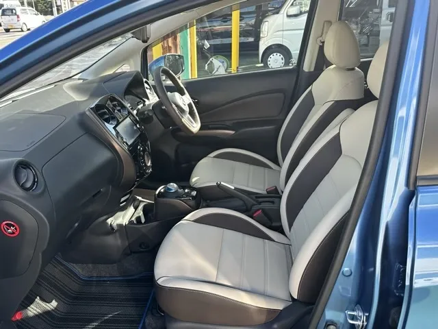 ノート(ニッサン)eパワー メダリスト中古車 3