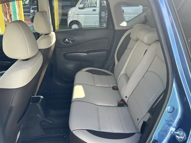 ノート(ニッサン)eパワー メダリスト中古車 4