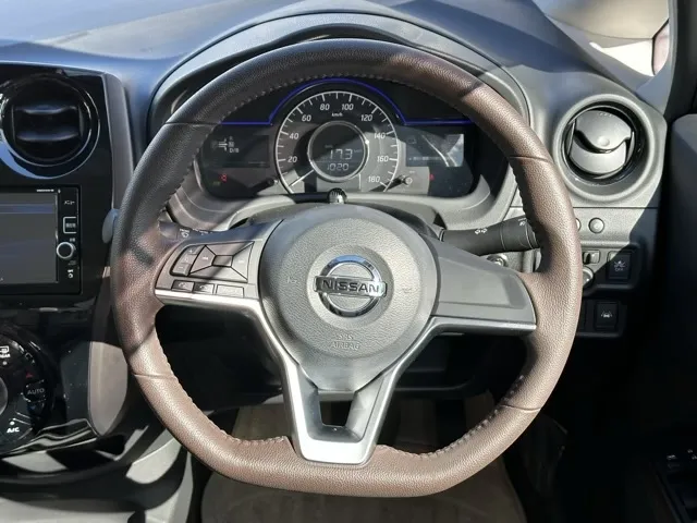ノート(ニッサン)eパワー メダリスト中古車 6