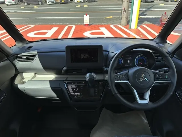 デリカミニ(三菱)Tプレミアム ４WD届出済未使用車 6