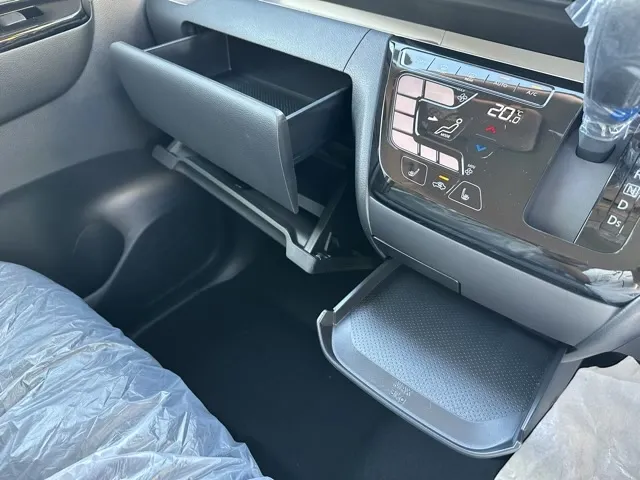デリカミニ(三菱)Tプレミアム ４WD届出済未使用車 29