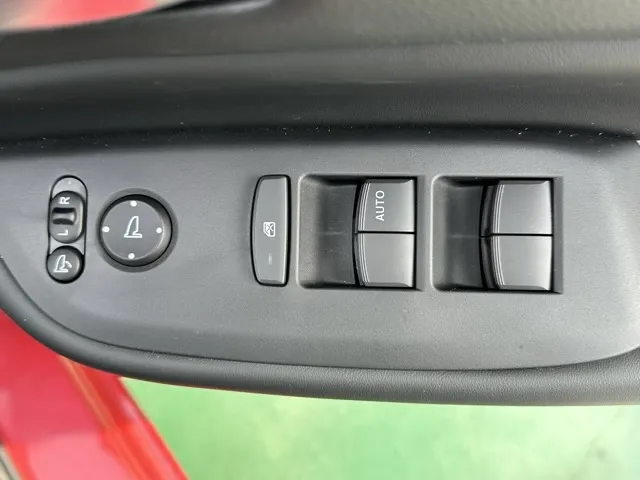 フィット(ホンダ)e：HEV ホーム登録済未使用車 10