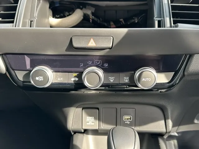 フィット(ホンダ)e：HEV ホーム登録済未使用車 16