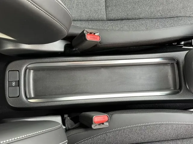 フィット(ホンダ)e：HEV ホーム登録済未使用車 19