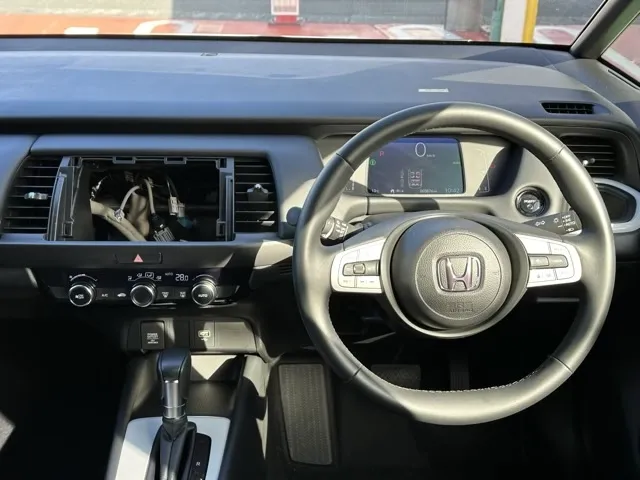 フィット(ホンダ)e：HEV ホームディーラ-試乗車 10