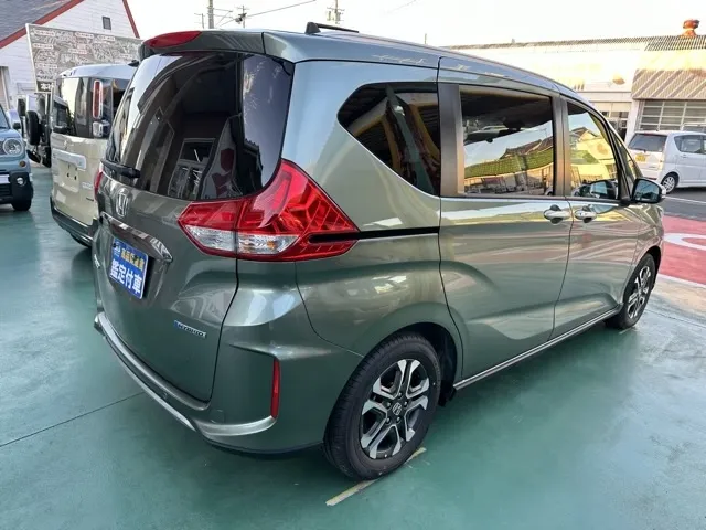 フリード(ホンダ)ハイブリッド クロスター登録済未使用車 12