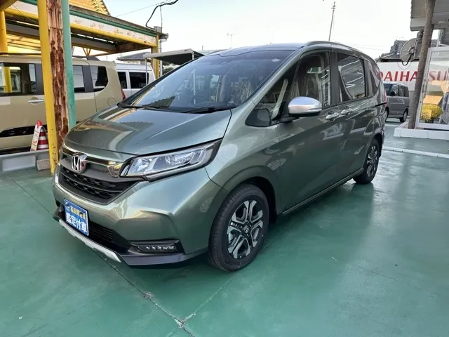 フリード(ホンダ)ハイブリッド クロスター登録済未使用車 1