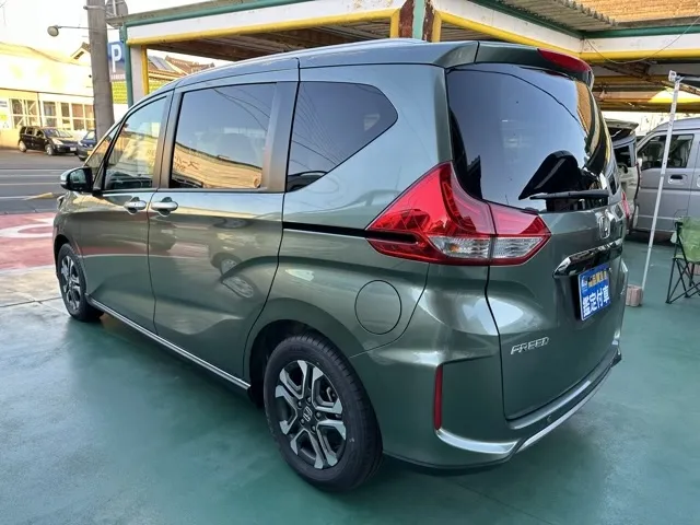 フリード(ホンダ)ハイブリッド クロスター登録済未使用車 2