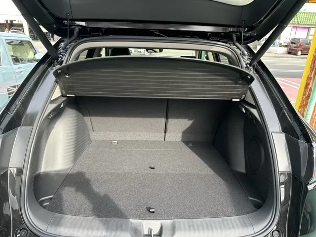 ZR-V(ホンダ)e：HEV Z BSI 後退出庫サポートレス登録済未使用車 9