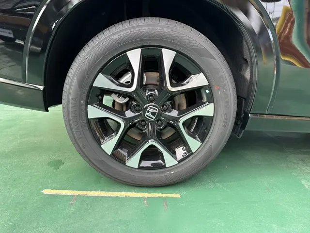 ZR-V(ホンダ)e：HEV Z BSI 後退出庫サポートレス登録済未使用車 13