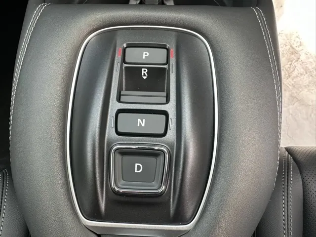 ZR-V(ホンダ)e：HEV Z BSI 後退出庫サポートレス登録済未使用車 26