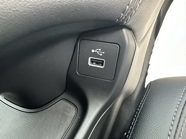 ZR-V(ホンダ)e：HEV Z BSI 後退出庫サポートレス登録済未使用車 28