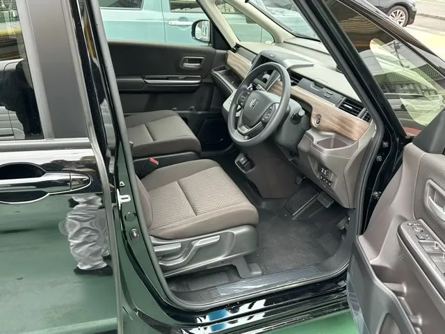 フリード(ホンダ)G  LEDヘッドライト登録済未使用車 12