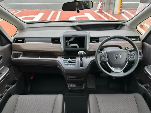 フリード(ホンダ)G  LEDヘッドライト登録済未使用車 7