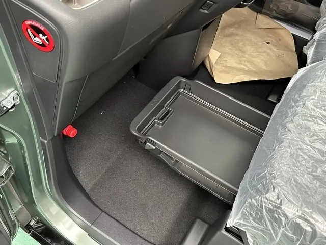 デリカミニ(三菱)Gプレミアム新車見本展示有 19