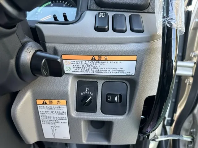 キャンター(三菱)全低床キョウカダンプ ３ｔレンタ登録済未使用車 13