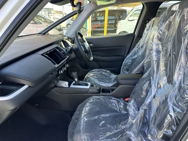 フィット(ホンダ)e：HEV ホーム登録済未使用車 3