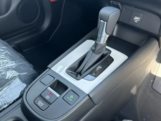 フィット(ホンダ)e：HEV ホーム登録済未使用車 24