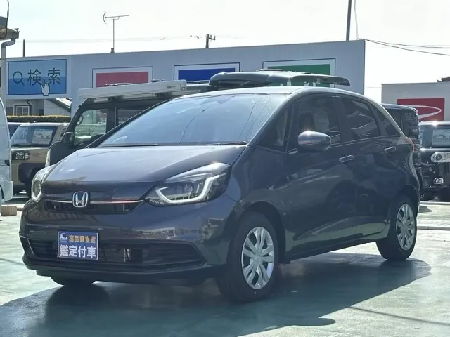 フィット(ホンダ)e：HEV ホーム登録済未使用車 1