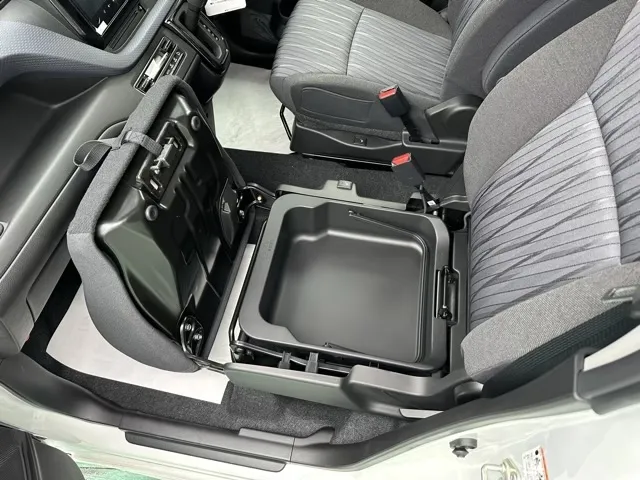 ソリオ(スズキ)ハイブリッドSZ 全方位ナビディーラ-試乗車 6