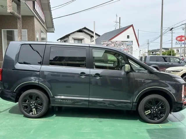 デリカd5 シャモニー専用スキッドプレート（チタニウムグレー）　純正取外し品 デリカD:5 4WD シャモニー コンプリートPKG ナビ取付PKG オート