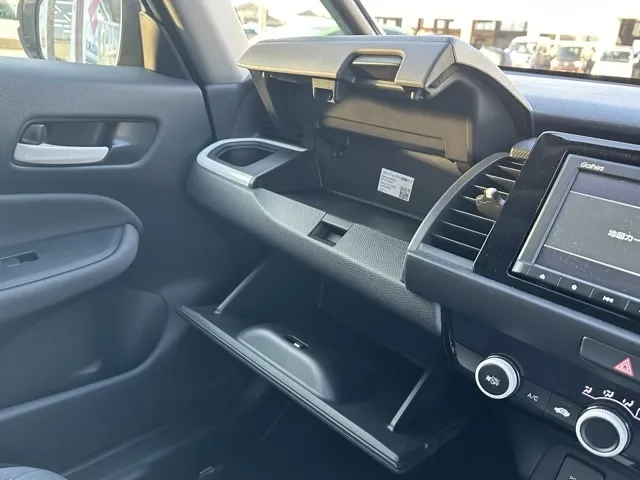 フィット(ホンダ)e：HEV ベーシック中古車 27
