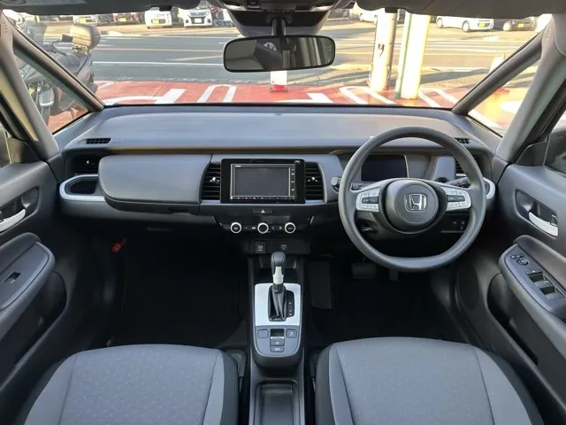 フィット(ホンダ)e：HEV ベーシック中古車 5
