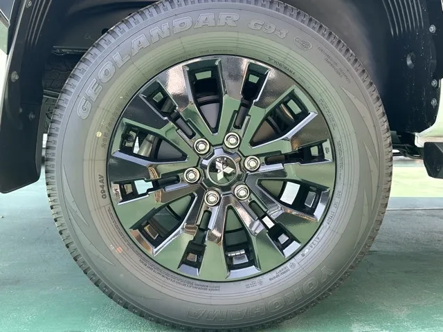 トライトン(三菱)GSR新車見本展示無 12