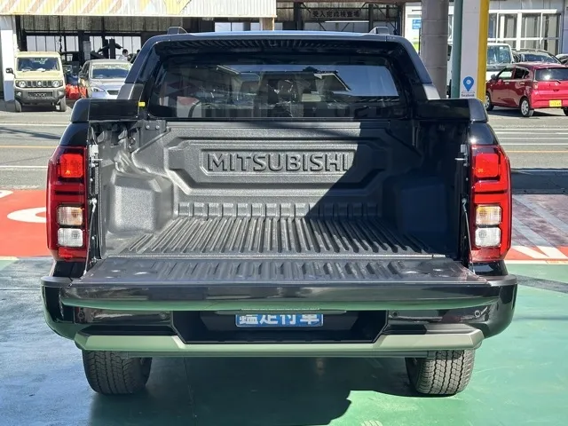 トライトン(三菱)GSR新車見本展示無 11