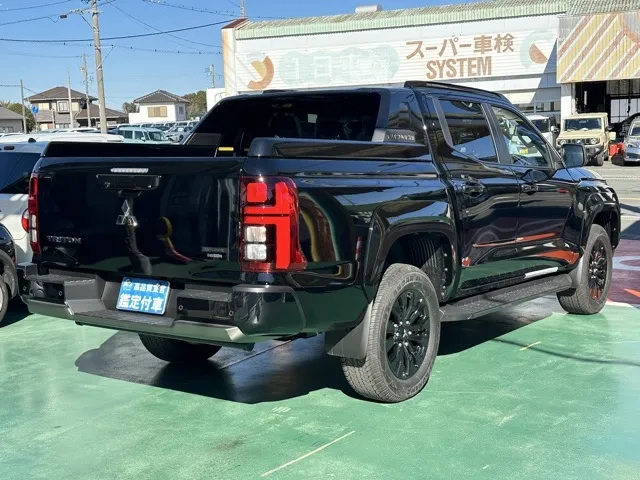 トライトン(三菱)GSR新車見本展示無 13