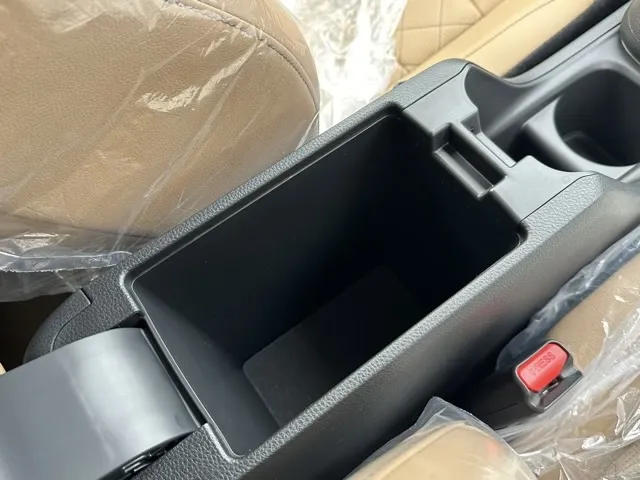フィット(ホンダ)e：HEV リュクス登録済未使用車 23