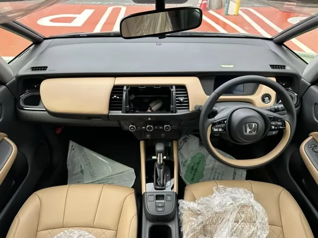 フィット(ホンダ)e：HEV リュクス登録済未使用車 7