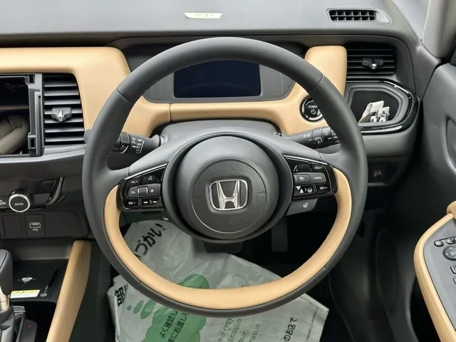 フィット(ホンダ)e：HEV リュクス登録済未使用車 8