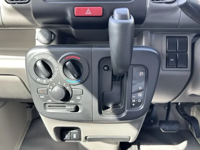 エブリイバンのOEM NV100クリッパーDX 4WD 5AGS スズキ 届出