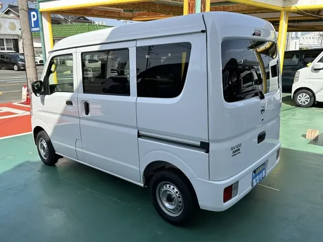 エブリイ(スズキ)NV１００クリッパーDX 4WD 5AGS届出済未使用車 2