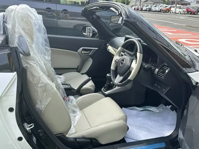 コペン(ダイハツ)20thアニバーサリーED 5MT届出済未使用車 10