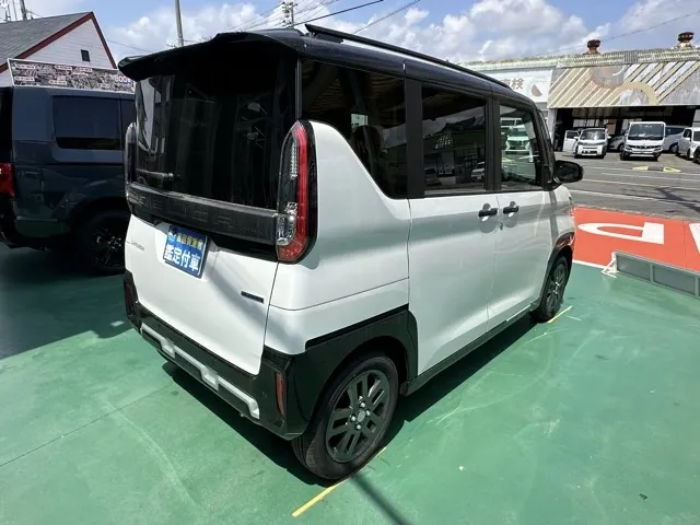 デリカミニ(三菱)Gプレミアム ４WD届出済未使用車 13