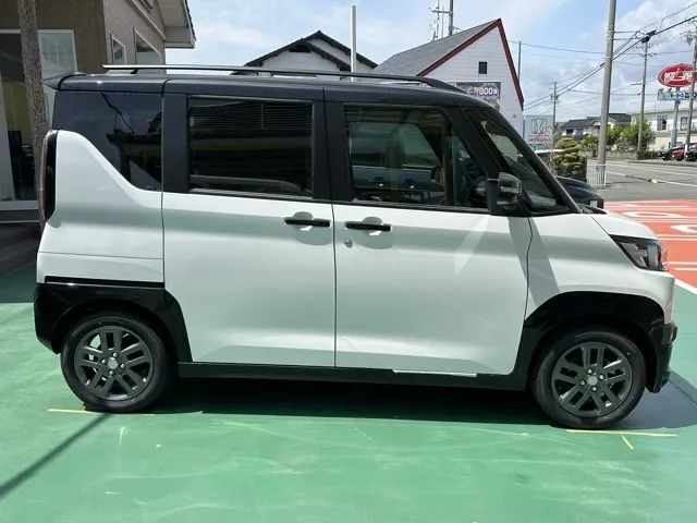 デリカミニ(三菱)Gプレミアム ４WD届出済未使用車 14