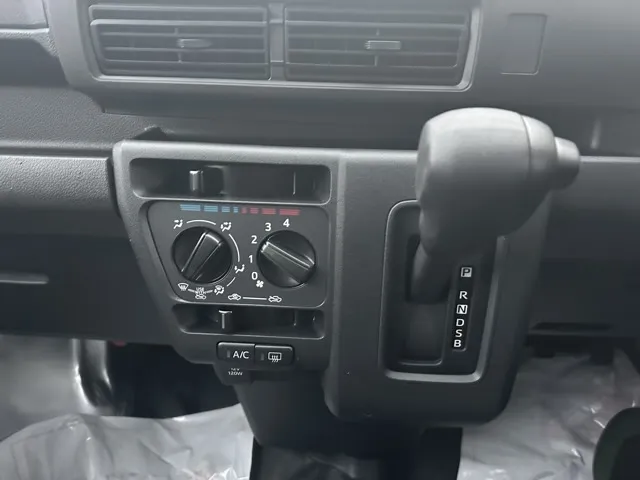ハイゼット(ダイハツ)デラックス AT届出済未使用車 24