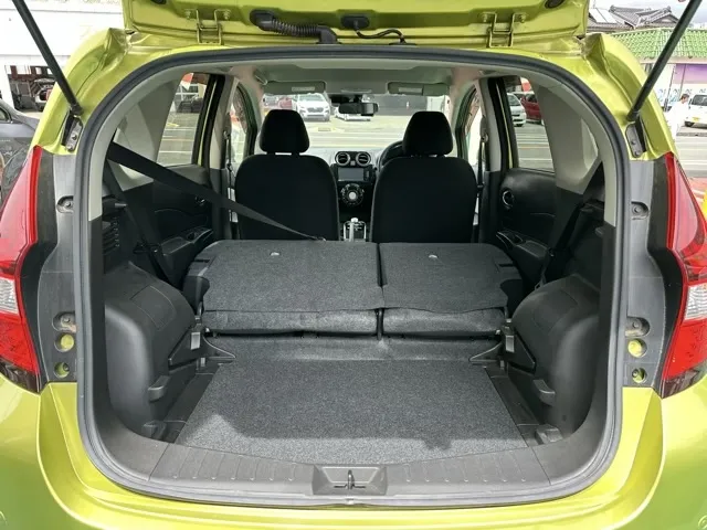 ノート(ニッサン)eパワーX中古車 9