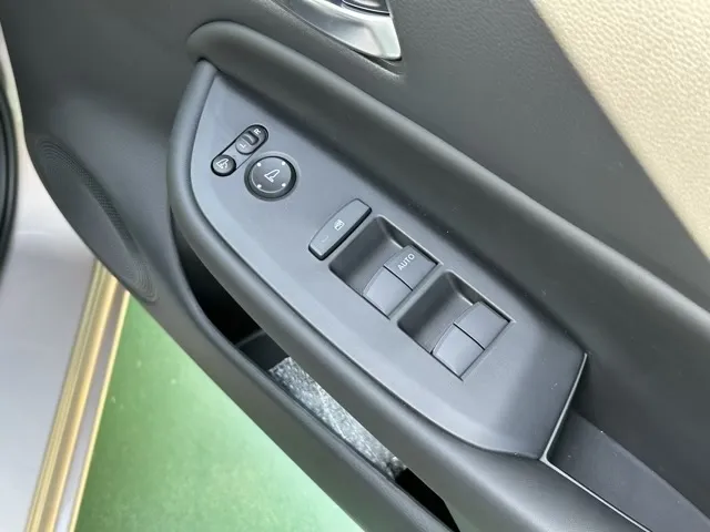フィット(ホンダ)e：HEV ホーム登録済未使用車 10