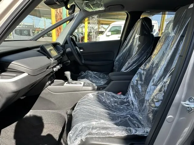 フィット(ホンダ)e：HEV ホーム登録済未使用車 3