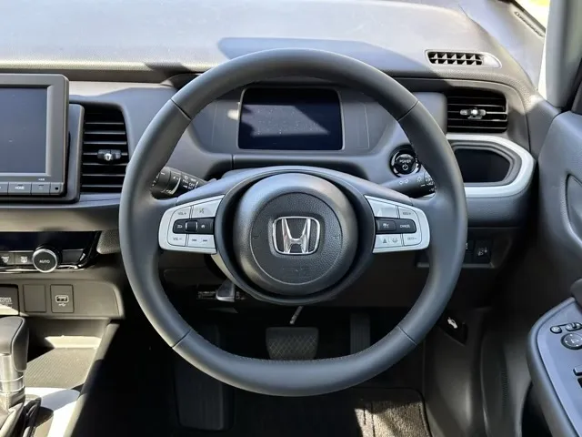 フィット(ホンダ)e：HEV ホーム登録済未使用車 6