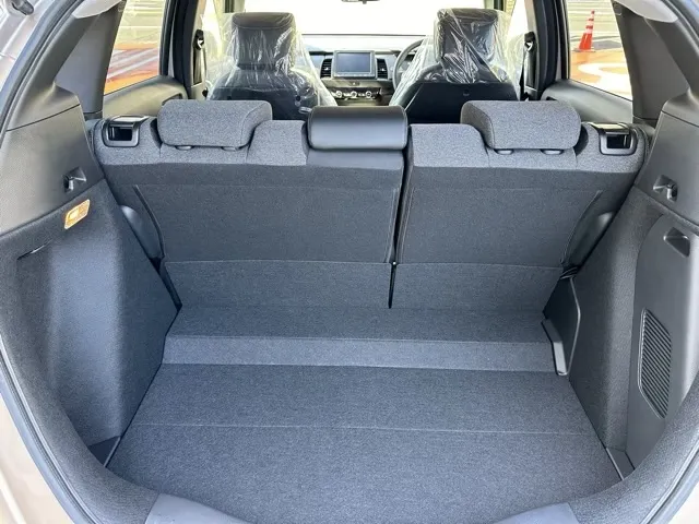 フィット(ホンダ)e：HEV ホーム登録済未使用車 7
