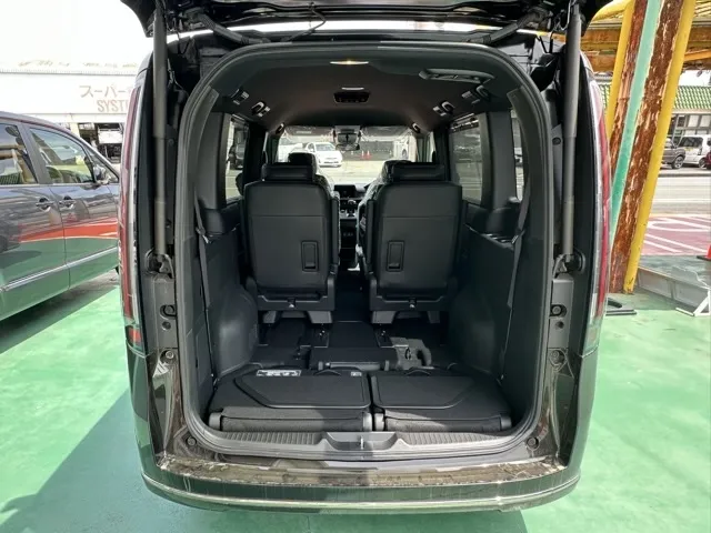 ステップワゴン(ホンダ)スパーダ 7人登録済未使用車 13