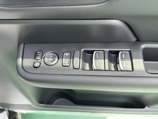 ステップワゴン(ホンダ)スパーダ 7人登録済未使用車 18