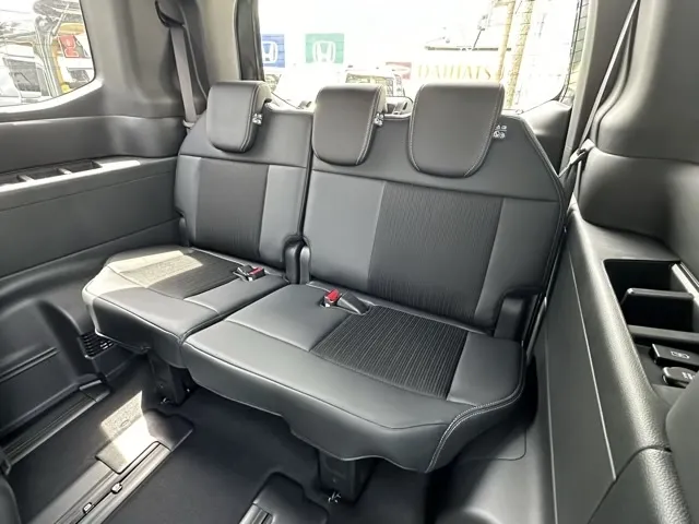 ステップワゴン(ホンダ)スパーダ 7人登録済未使用車 6