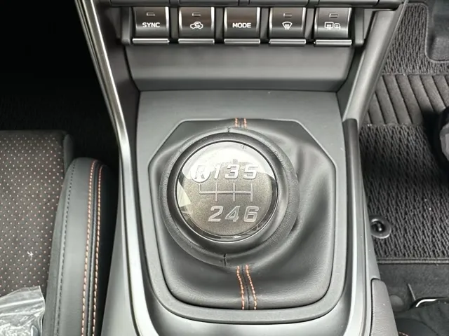 GR86(トヨタ)RZ 10thアニバーサリーLTD 6MT登録済未使用車 16