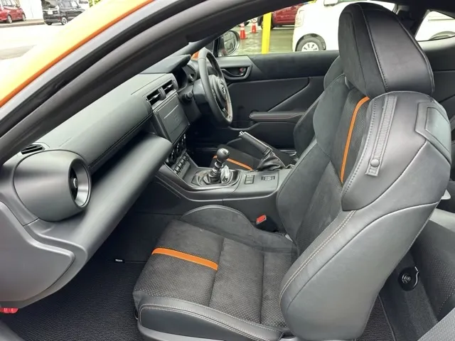 GR86(トヨタ)RZ 10thアニバーサリーLTD 6MT登録済未使用車 3