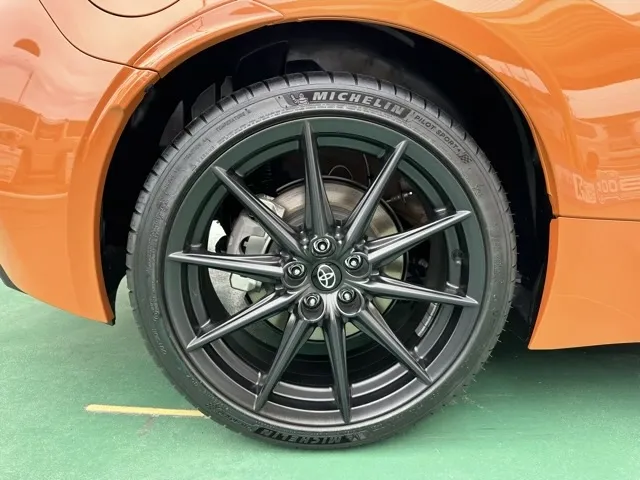 GR86(トヨタ)RZ 10thアニバーサリーLTD 6MT登録済未使用車 7